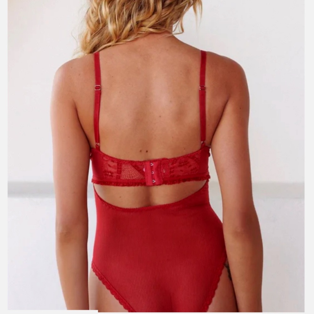 ‼️𝗚𝗢𝗢𝗗 𝗔𝗦 𝗡𝗘𝗪😍 : 𝗥𝗘𝗩𝗢𝗟𝗩𝗘 𝘅 𝗞𝗔𝗧 𝗧𝗛𝗘 𝗟𝗔𝗕𝗘𝗟 𝗭𝗲𝗽𝗵𝘆𝗿 𝗕𝗼𝗱𝘆𝘀𝘂𝗶𝘁 𝗶𝗻 𝗥𝗘𝗗 ❤️ 𝗫𝗦 🔥 - Picture 10 of 12